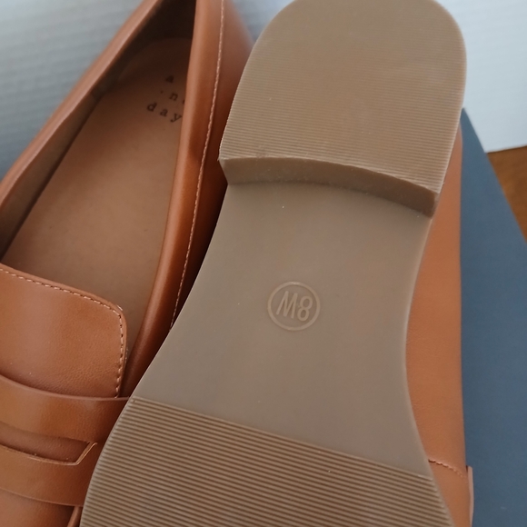 A New Day Brand New Brown Loafers Size 8W - Picture 8 of 8